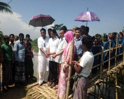 দুর্ভোগ লাঘবে নলজুর নদীর ওপর হলো বাঁশের সেতু
